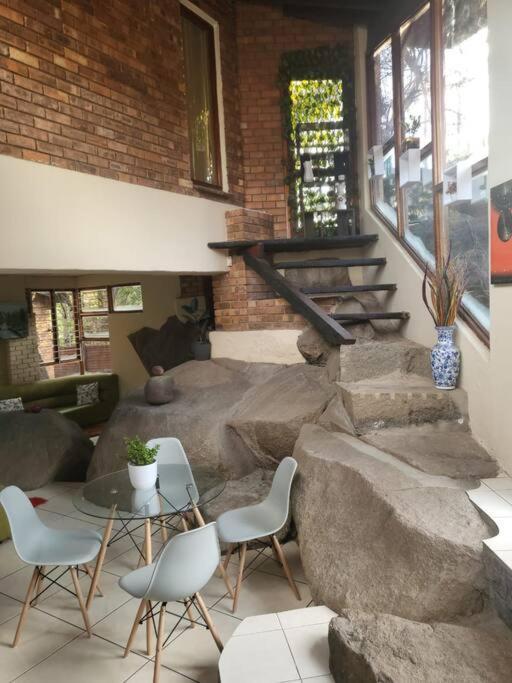 Albatrossways Lodge Sandton Exterior photo